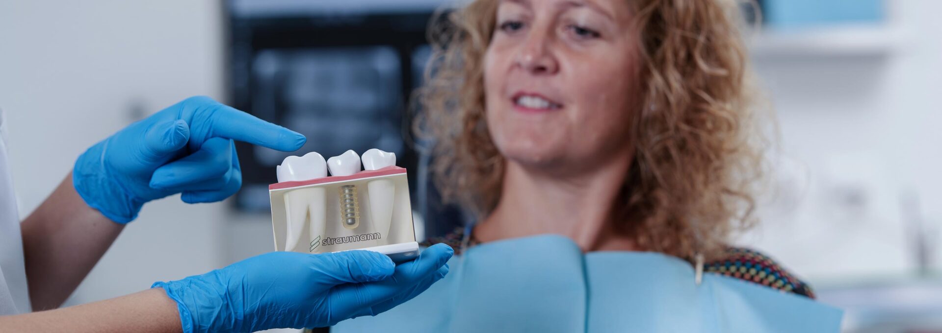 Veranschaulichung Zahnimplantat Veranschaulichung Zahnimplantat