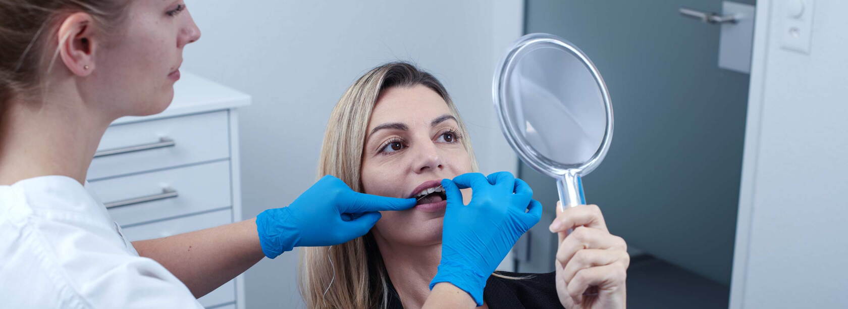 Dentalhygiene Behandlung bei Patientin